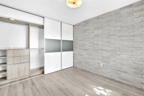 Apartamento en alquiler en Miami, Florida, 2 dormitorios, 62.89 m2 № 2011260 - foto 12