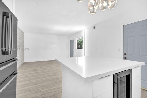 Apartamento en alquiler en Miami, Florida, 2 dormitorios, 62.89 m2 № 2011260 - foto 8