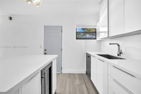 Apartamento en alquiler en Miami, Florida, 2 dormitorios, 62.89 m2 № 2011260 - foto 10