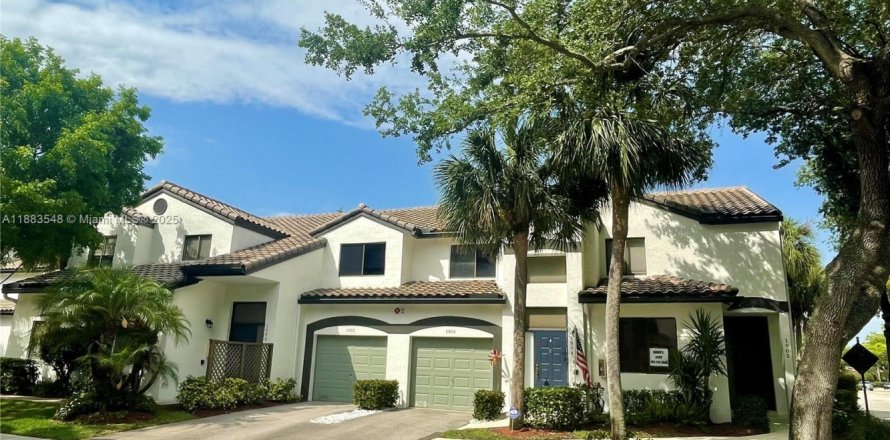 Condominio en Parkland, Florida, 2 dormitorios № 1932413
