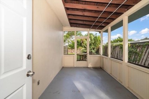 Commercial property in Clearwater, Florida 3 bedrooms, 150.87 sq.m. № 2216034 - photo 10