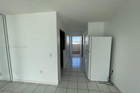 Снять в аренду кондоминиум в Норт-Бей-Виллидж, Флорида 40.41м2, № 1991972 - фото 5