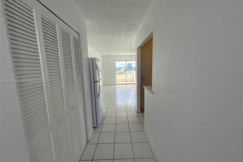 Снять в аренду кондоминиум в Норт-Бей-Виллидж, Флорида 40.41м2, № 1991972 - фото 7