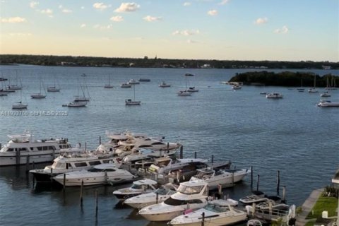 Снять в аренду кондоминиум в Норт-Бей-Виллидж, Флорида 40.41м2, № 1991972 - фото 13