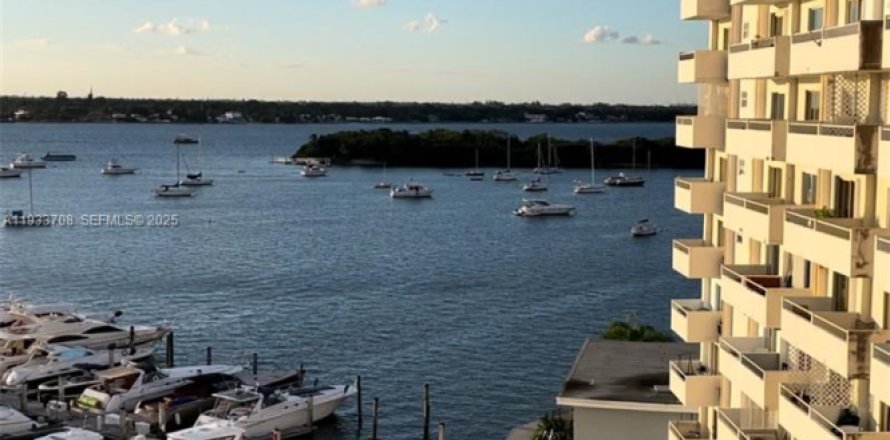 Студия в кондо в Норт-Бей-Виллидж, Флорида № 1991972