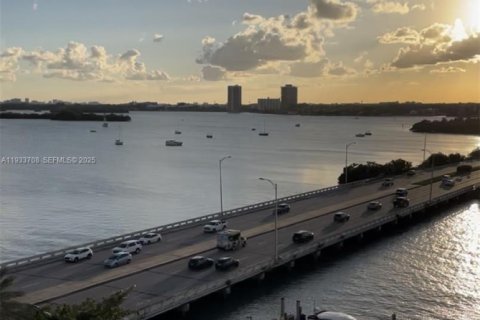 Снять в аренду кондоминиум в Норт-Бей-Виллидж, Флорида 40.41м2, № 1991972 - фото 9