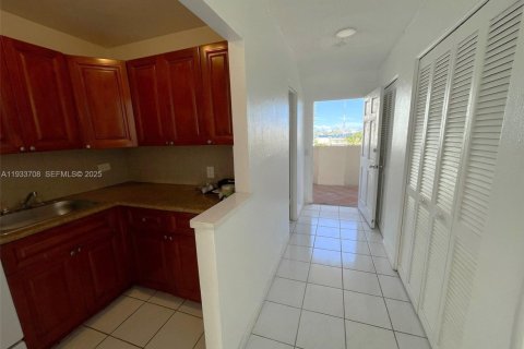 Снять в аренду кондоминиум в Норт-Бей-Виллидж, Флорида 40.41м2, № 1991972 - фото 8