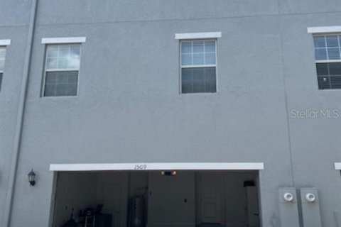 Townhouse in Tampa, Florida 3 bedrooms, 206.8 sq.m. № 1810906 - photo 2