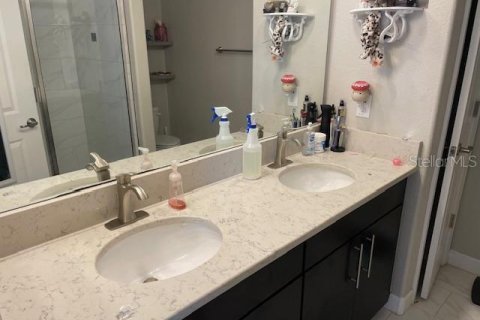 Townhouse in Tampa, Florida 3 bedrooms, 206.8 sq.m. № 1810906 - photo 9
