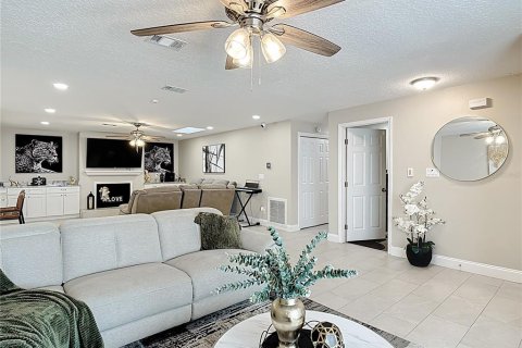 House in Kissimmee, Florida 4 bedrooms, 173.36 sq.m. № 2211813 - photo 10