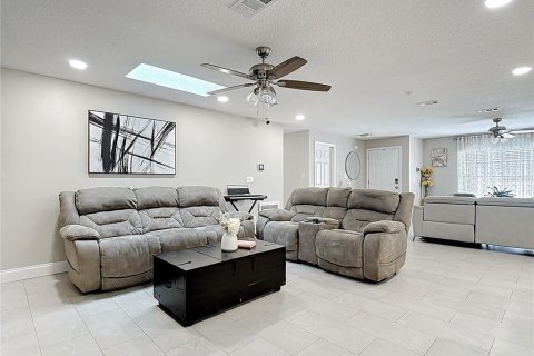 House in Kissimmee, Florida 4 bedrooms, 173.36 sq.m. № 2211813 - photo 13