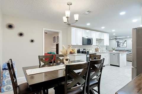 House in Kissimmee, Florida 4 bedrooms, 173.36 sq.m. № 2211813 - photo 22