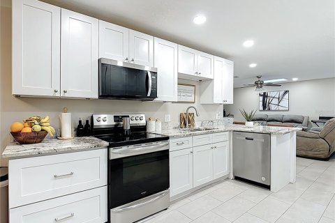 House in Kissimmee, Florida 4 bedrooms, 173.36 sq.m. № 2211813 - photo 18