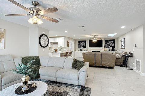 House in Kissimmee, Florida 4 bedrooms, 173.36 sq.m. № 2211813 - photo 8
