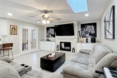 House in Kissimmee, Florida 4 bedrooms, 173.36 sq.m. № 2211813 - photo 9