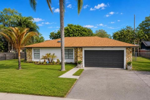 House in Kissimmee, Florida 4 bedrooms, 173.36 sq.m. № 2211813 - photo 2