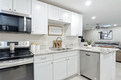 House in Kissimmee, Florida 4 bedrooms, 173.36 sq.m. № 2211813 - photo 16