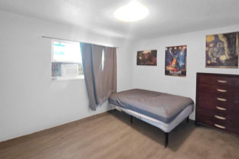Propiedad comercial en venta en St. Lucie, Florida, 153.29 m2 № 2247105 - foto 2