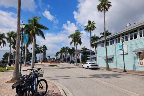 Propiedad comercial en venta en St. Lucie, Florida, 153.29 m2 № 2247105 - foto 18