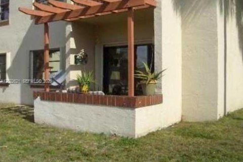 Copropriété à louer à Miami, Floride: 3 chambres, 115.2 m2 № 2154707 - photo 2