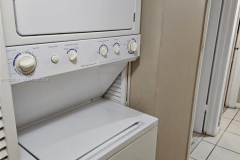 Copropriété à louer à Miami, Floride: 3 chambres, 115.2 m2 № 2154707 - photo 11