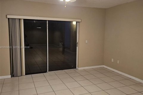 Copropriété à louer à Miami, Floride: 3 chambres, 115.2 m2 № 2154707 - photo 5