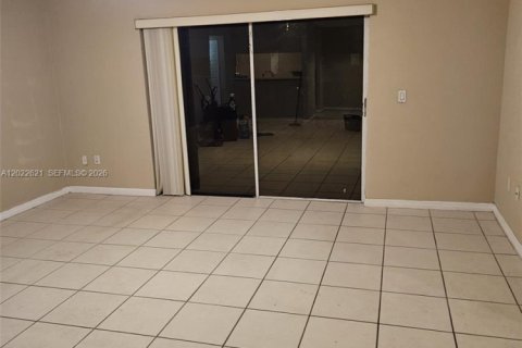 Copropriété à louer à Miami, Floride: 3 chambres, 115.2 m2 № 2154707 - photo 7