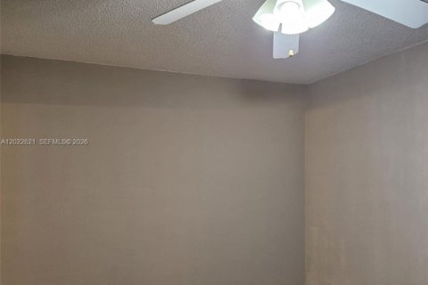 Copropriété à louer à Miami, Floride: 3 chambres, 115.2 m2 № 2154707 - photo 14