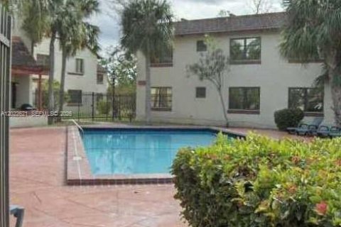 Copropriété à louer à Miami, Floride: 3 chambres, 115.2 m2 № 2154707 - photo 3