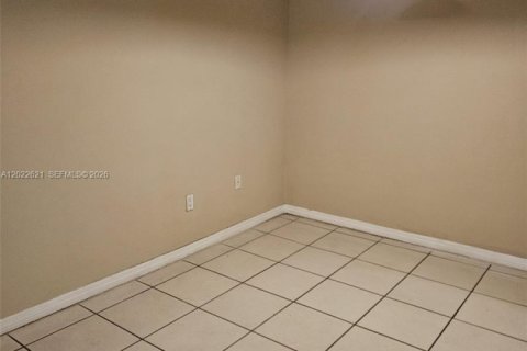 Copropriété à louer à Miami, Floride: 3 chambres, 115.2 m2 № 2154707 - photo 9