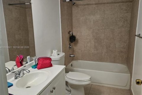Copropriété à louer à Miami, Floride: 3 chambres, 115.2 m2 № 2154707 - photo 12