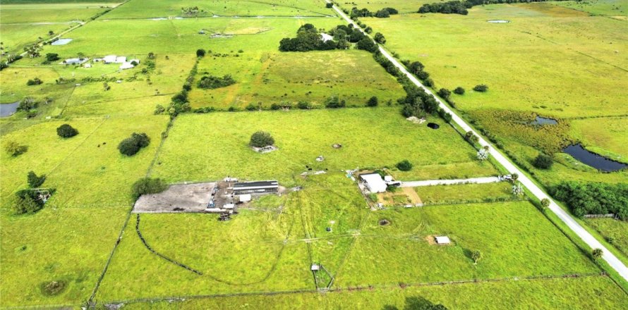 Terreno en Okeechobee, Florida № 1026652