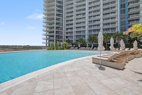 Condo in Lake Park, Florida, 2 bedrooms № 2180447 - photo 22