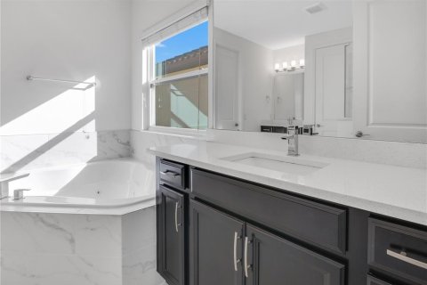 House in Windermere, Florida 6 bedrooms, 401.24 sq.m. № 1524606 - photo 23