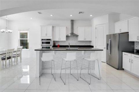 House in Windermere, Florida 6 bedrooms, 401.24 sq.m. № 1524606 - photo 8