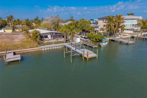 Villa ou maison à vendre à Indian Rocks Beach, Floride: 3 chambres, 146.79 m2 № 2123901 - photo 27
