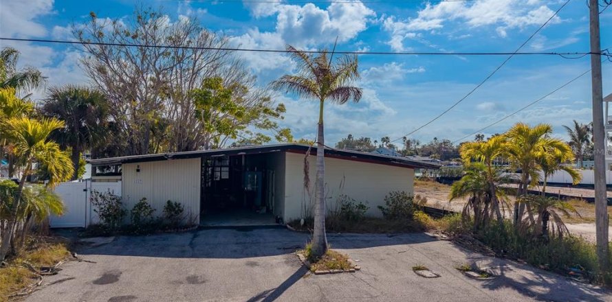 Villa ou maison à Indian Rocks Beach, Floride 3 chambres, 146.79 m2 № 2123901