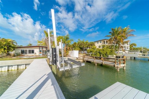 Villa ou maison à vendre à Indian Rocks Beach, Floride: 3 chambres, 146.79 m2 № 2123901 - photo 5