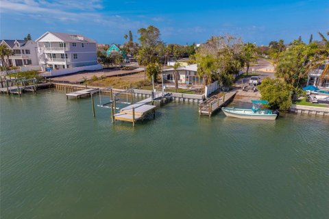Villa ou maison à vendre à Indian Rocks Beach, Floride: 3 chambres, 146.79 m2 № 2123901 - photo 25