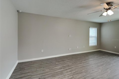 Villa ou maison à louer à Winter Haven, Floride: 3 chambres, 155.89 m2 № 2117782 - photo 3