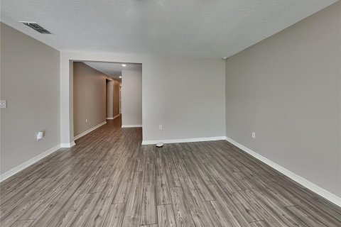 Villa ou maison à louer à Winter Haven, Floride: 3 chambres, 155.89 m2 № 2117782 - photo 2