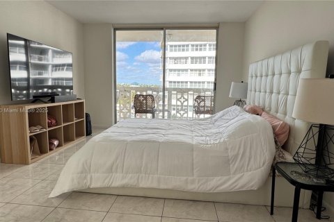 Copropriété à vendre à Hallandale Beach, Floride: 1 chambre, 62.43 m2 № 1860412 - photo 13