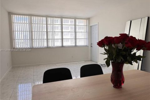 Copropriété à vendre à Hallandale Beach, Floride: 1 chambre, 62.43 m2 № 1860412 - photo 24