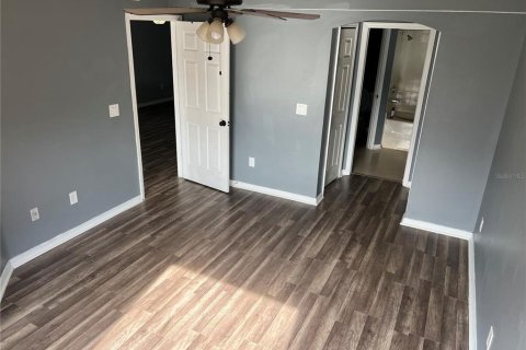 Casa en venta en Wesley Chapel, Florida, 4 dormitorios, 129.6 m2 № 1917327 - foto 4
