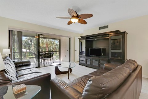 Condo in Jensen Beach, Florida, 2 bedrooms  № 2147235 - photo 15