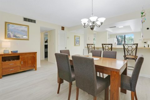 Condo in Jensen Beach, Florida, 2 bedrooms  № 2147235 - photo 13