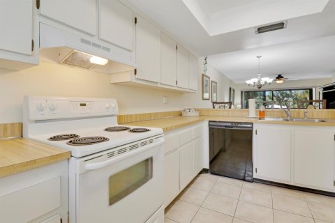 Condo in Jensen Beach, Florida, 2 bedrooms  № 2147235 - photo 9