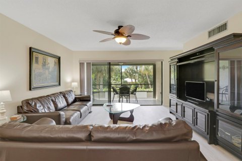 Condo in Jensen Beach, Florida, 2 bedrooms  № 2147235 - photo 14
