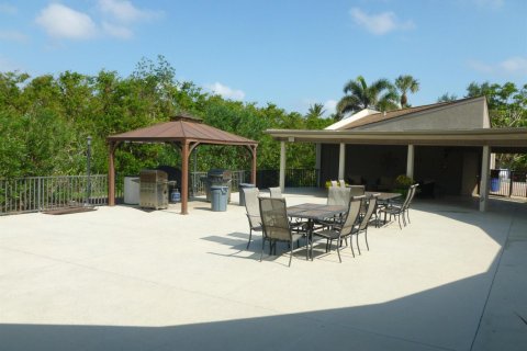 Condo in Jensen Beach, Florida, 2 bedrooms  № 2147235 - photo 30