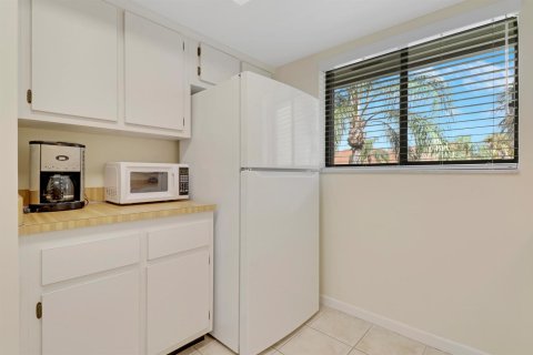 Condo in Jensen Beach, Florida, 2 bedrooms  № 2147235 - photo 8